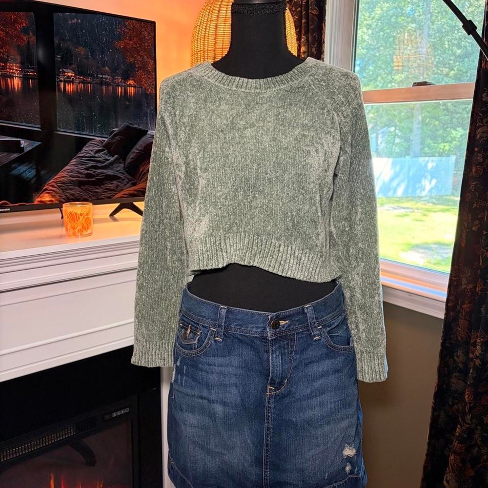 Green cropped sweater